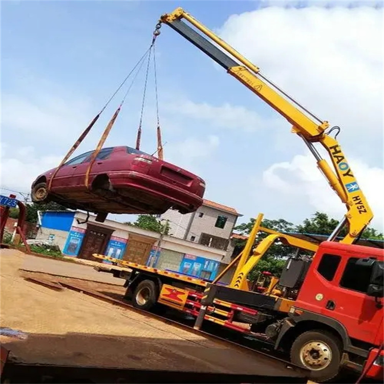 通什镇吊车救援小汽车怎么吊